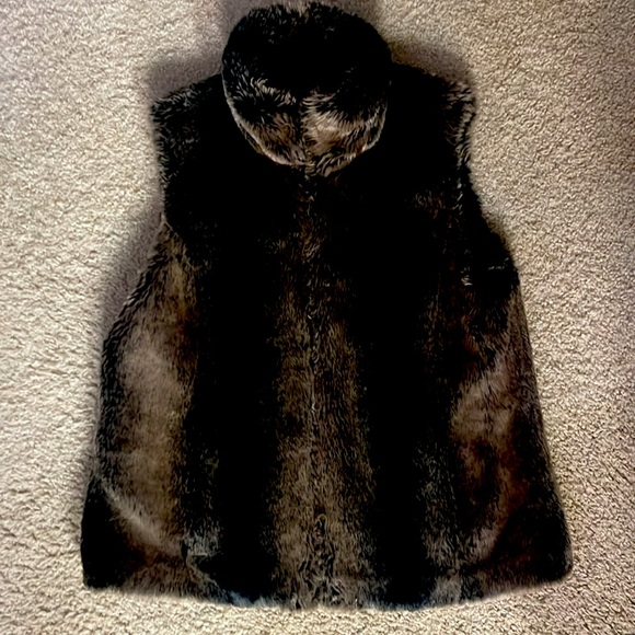 Kirsten Blake brown reversible fur vest in a women’s size Large New without Tags - Picture 2 of 10